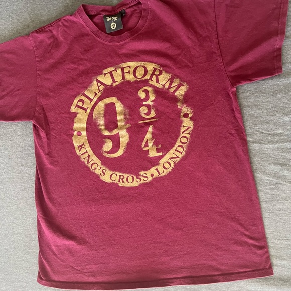 Tops - ⭐️ Firm Price ⭐️ worn twice Large unisex Harry Potter shirt